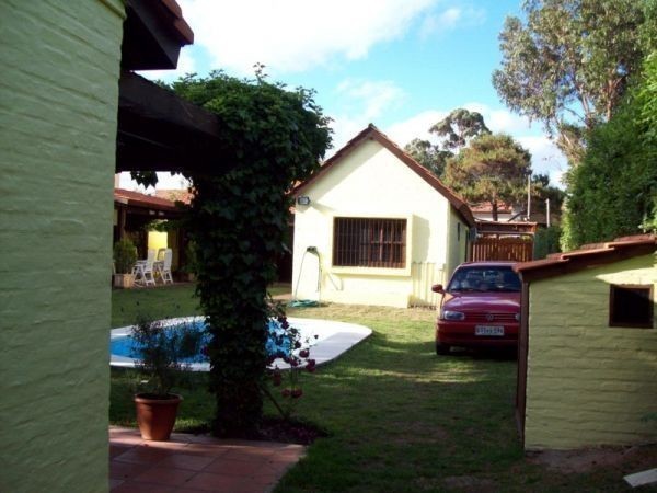 Casa en alquiler y venta en zona de Playa Mansa, excelente estado!